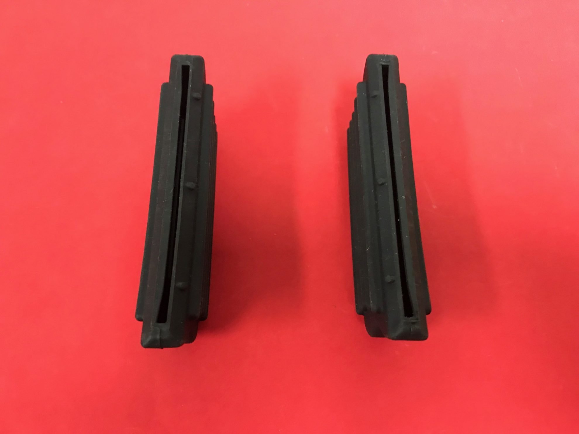 Sunbeam SecretChef Electronic Sear and Slow Cooker 5.5L HP8555 , 2 x silicone, rubber handles